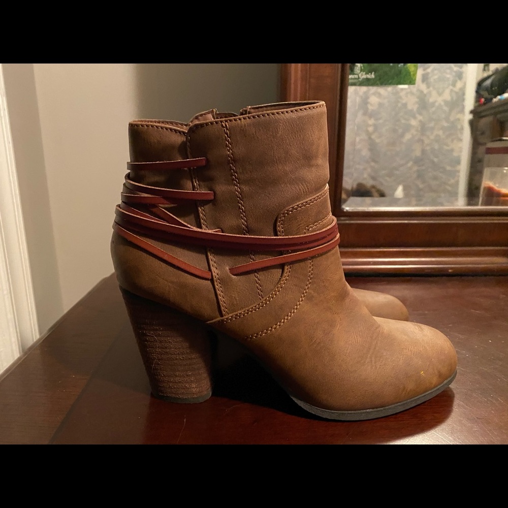 Very Good Used Condition Brown Booties